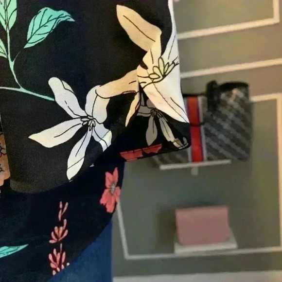 Van Heusen Women's Silk Floral Super Soft Top Blouse Mock Neck Size Medium - Picture 7 of 8